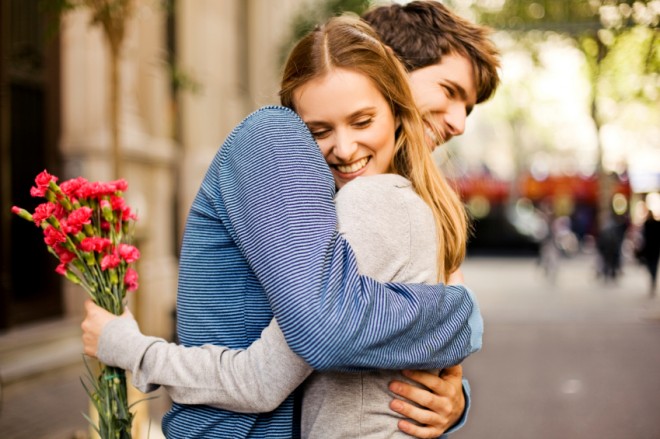 صور عناق , في احضان من تحب الدفء والحنان